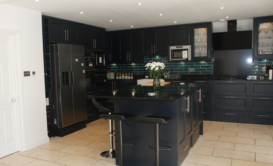 8 Bedroom Mansion In Farnborough